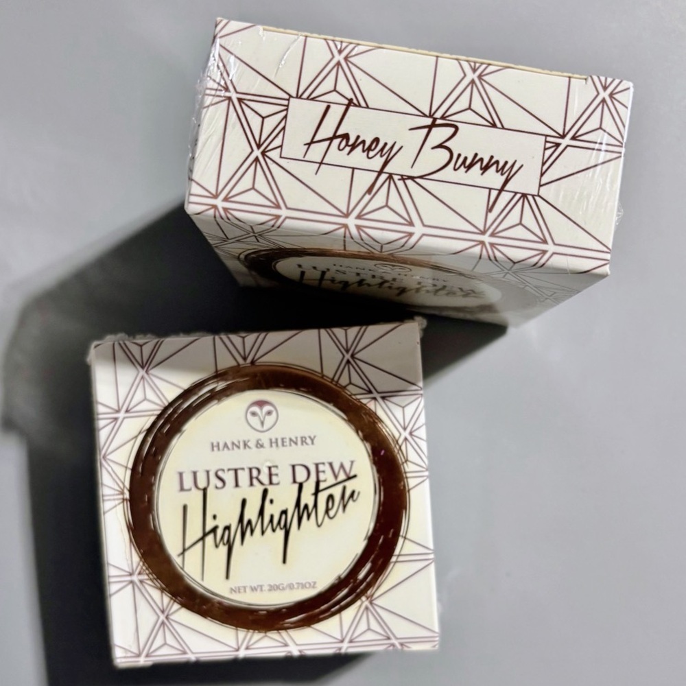 Hank & Henry Beauty Face Body Powder Highlighter Bronzer HONEY BUNNY 2pc Set NEW